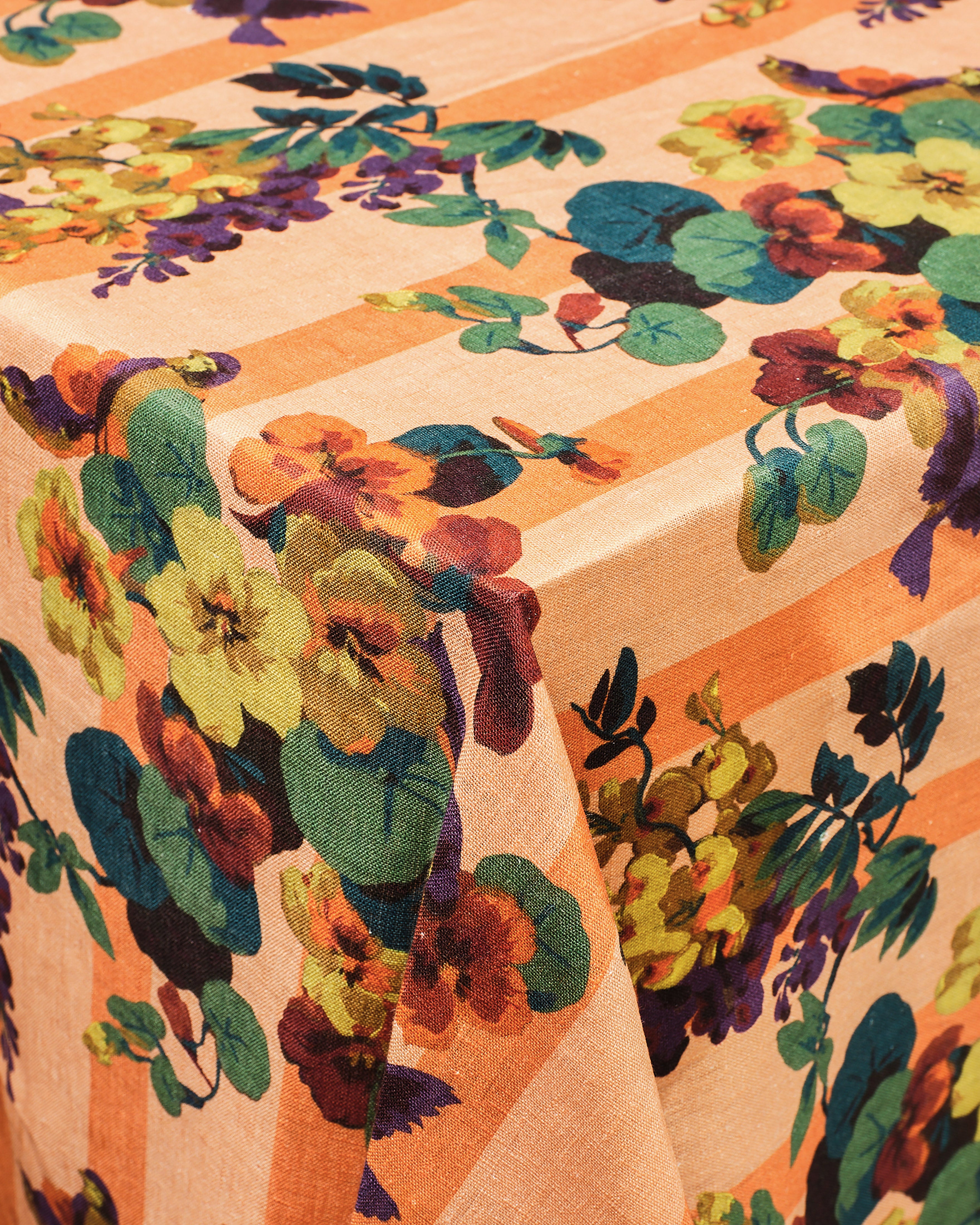 WisteriaTablecloth_cdfa2107-d93a-4ca8-b25d-c47b0f644705.jpg